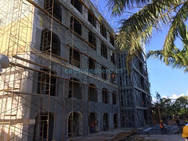 Hotel Sanctuary. Casas de Acero