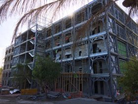 Hotel Sanctuary. Casas de Acero