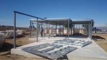 Unifamiliar Vilanova de Segrria. Lérida. casas de acero