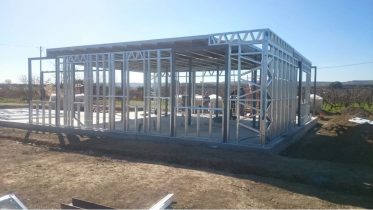 Unifamiliar Vilanova de Segrria. Lérida. casas de acero