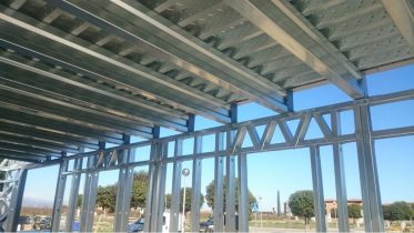 Unifamiliar Vilanova de Segrria. Lérida. casas de acero