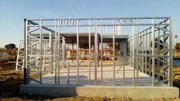 Unifamiliar Vilanova de Segrria. Lérida. casas de acero