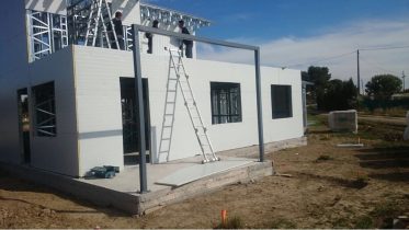 Unifamiliar Vilanova de Segrria. Lérida. casas de acero