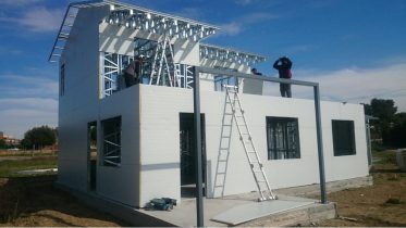 Unifamiliar Vilanova de Segrria. Lérida. casas de acero