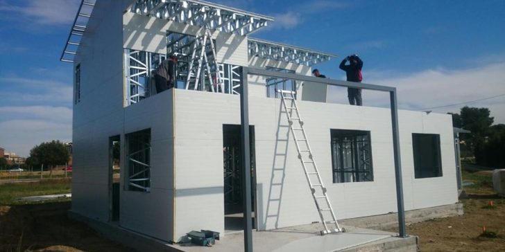 Unifamiliar Vilanova de Segrria. Lérida. casas de acero